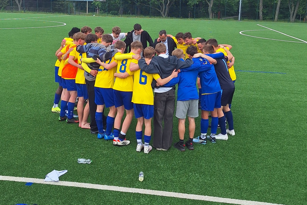 U17 schlägt Tabellenführer